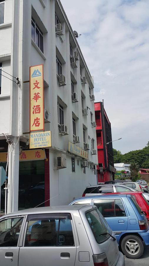 Mandarin Hotel Kuching Bagian luar foto