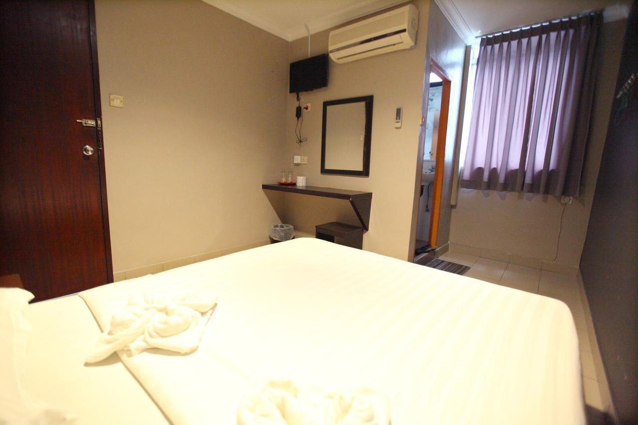 Mandarin Hotel Kuching Bagian luar foto